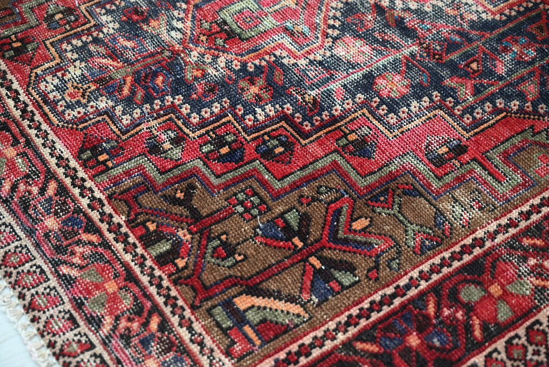 red Medium rug 4' 2" x 7' 2"