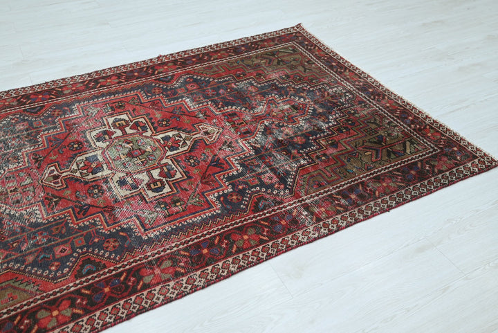 red Medium rug 4' 2" x 7' 2"