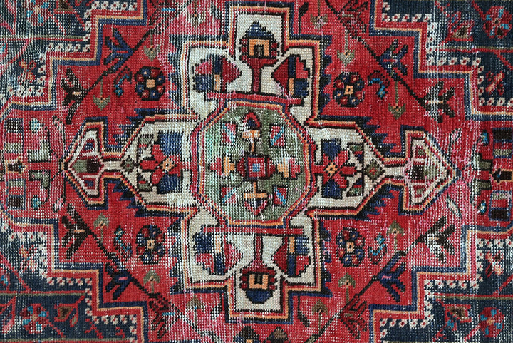 red Medium rug 4' 2" x 7' 2"