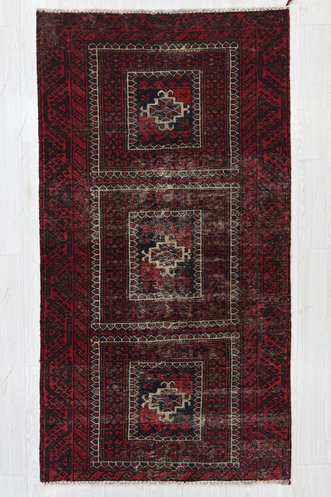 red Accent rug 3' 2" x 6' 4"