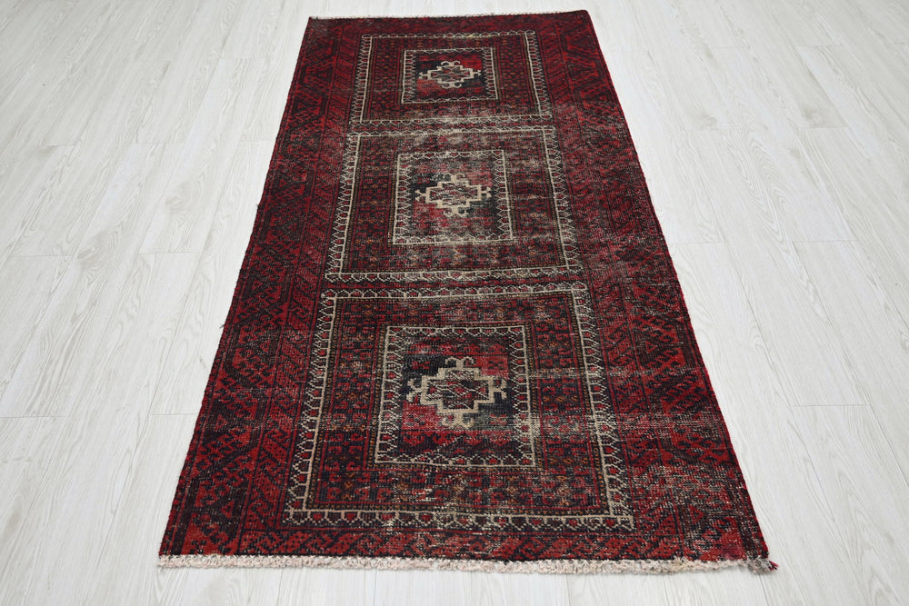 red Accent rug 3' 2" x 6' 4"