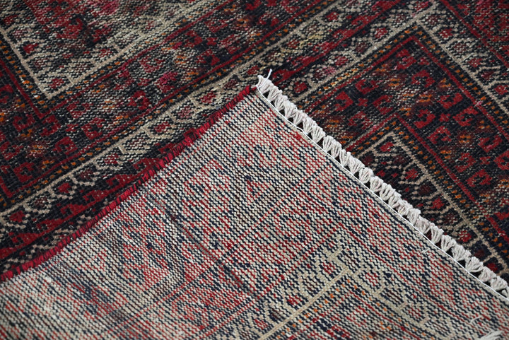 red Accent rug 3' 2" x 6' 4"