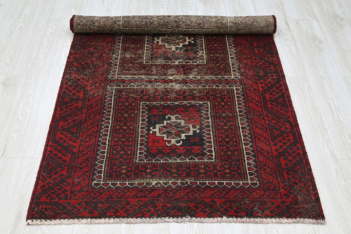 red Accent rug 3' 2" x 6' 4"