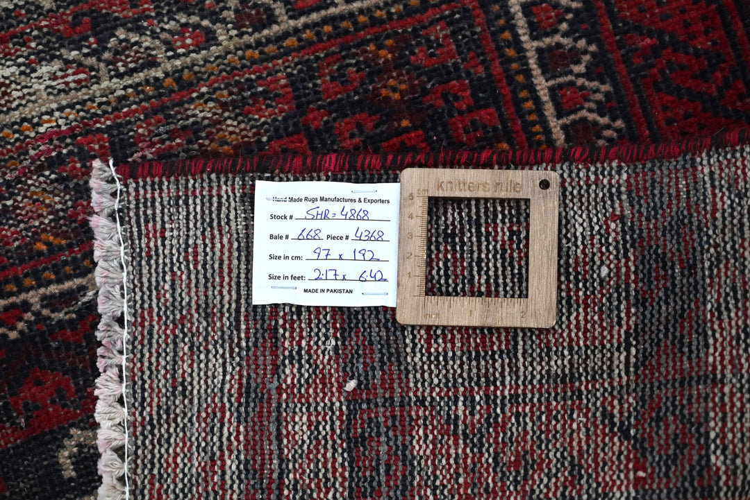 red Accent rug 3' 2" x 6' 4"