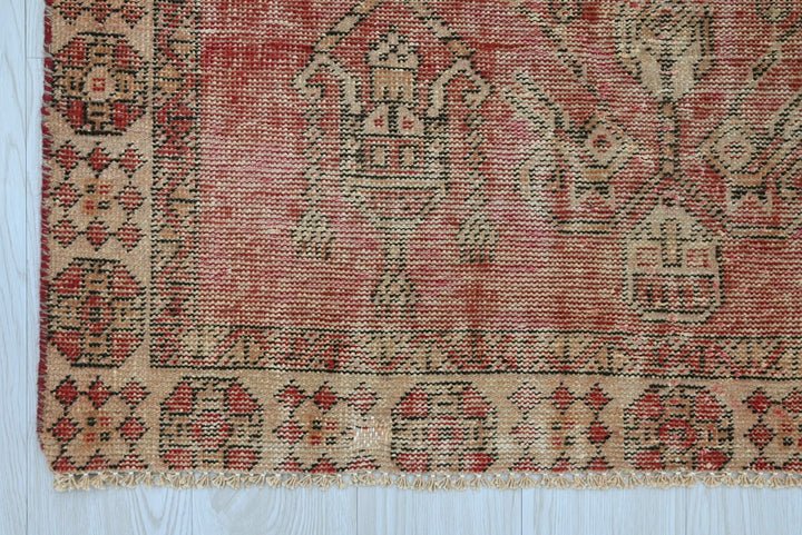 red Accent rug 3' 7" x 3' 10"