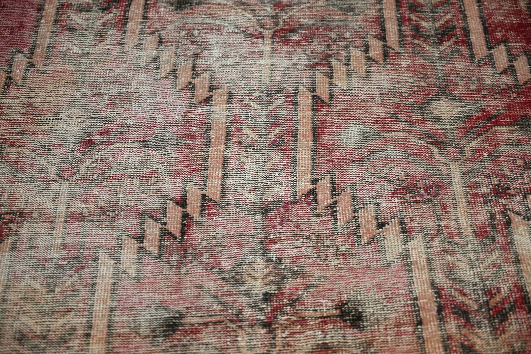 brown Accent rug 3' 9" x 6' 2"