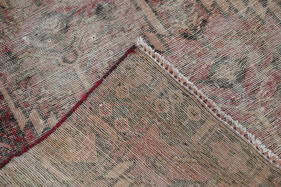 brown Accent rug 3' 9" x 6' 2"