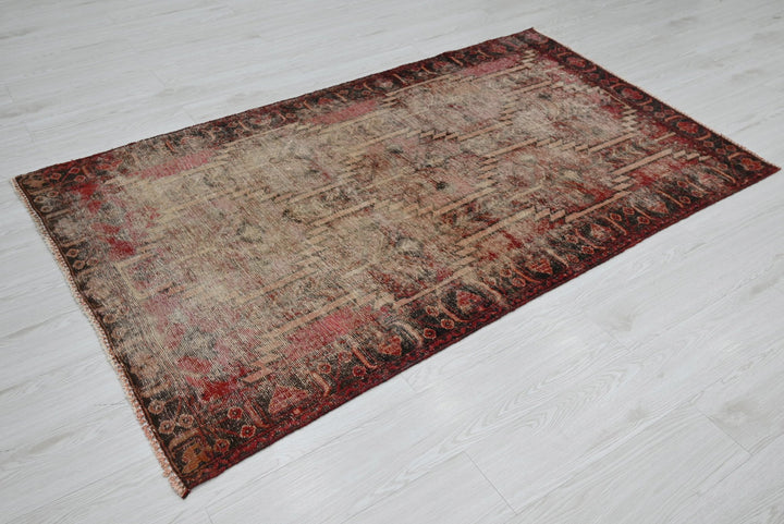 brown Accent rug 3' 9" x 6' 2"