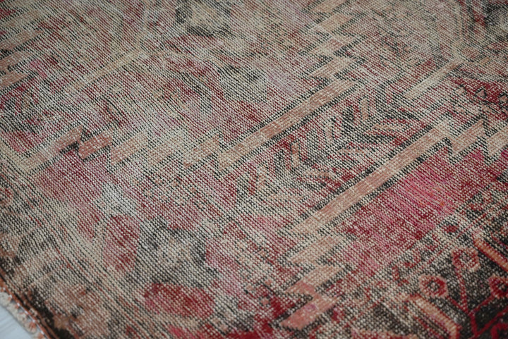 brown Accent rug 3' 9" x 6' 2"