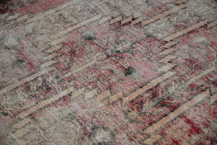 brown Accent rug 3' 9" x 6' 2"