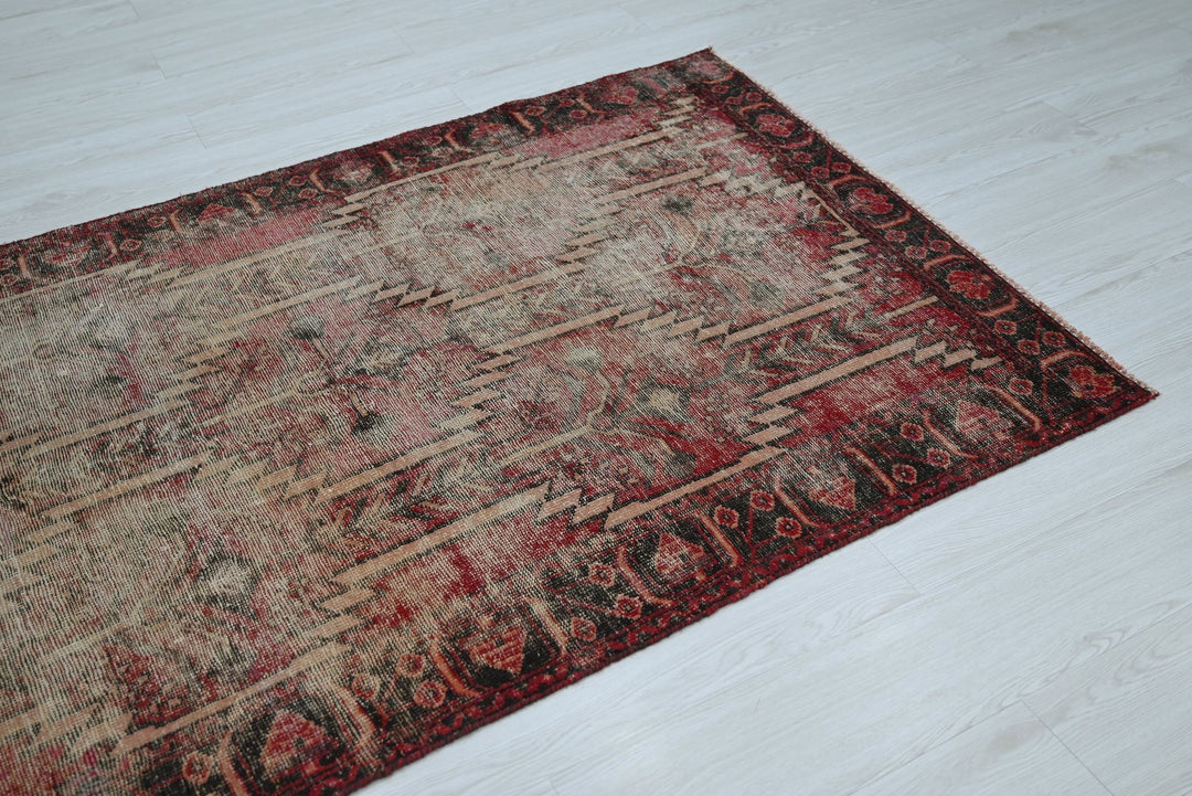 brown Accent rug 3' 9" x 6' 2"