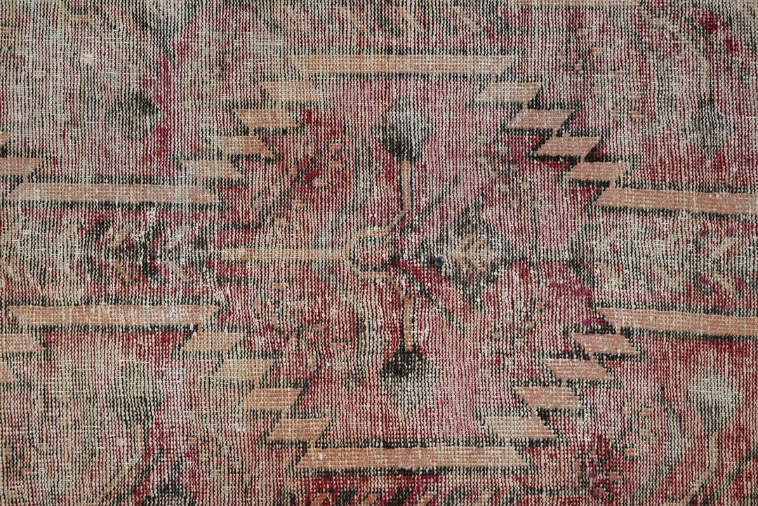 brown Accent rug 3' 9" x 6' 2"