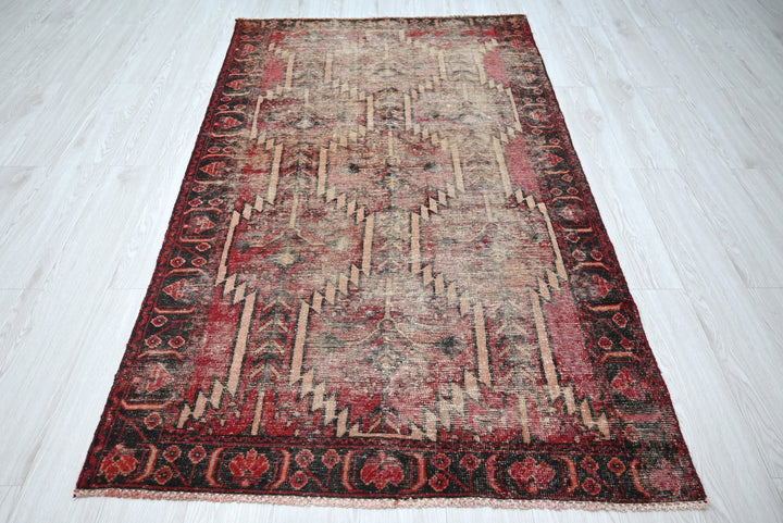 brown Accent rug 3' 9" x 6' 2"