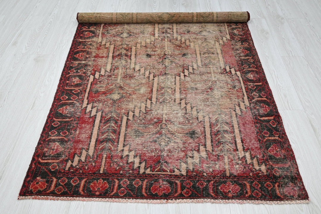 brown Accent rug 3' 9" x 6' 2"
