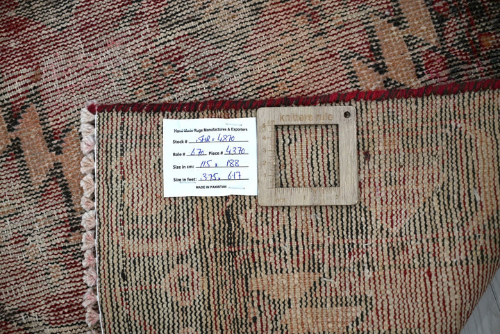 brown Accent rug 3' 9" x 6' 2"