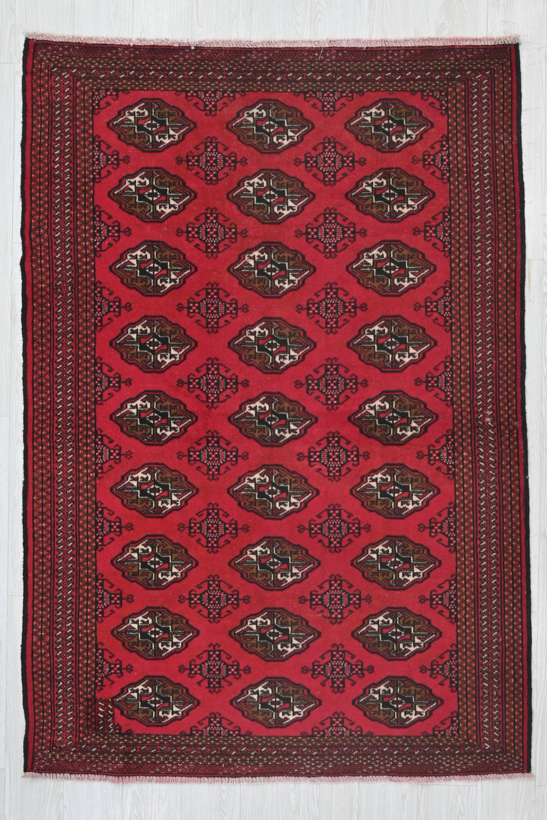 red Accent rug 4' 2" x 6' 2"