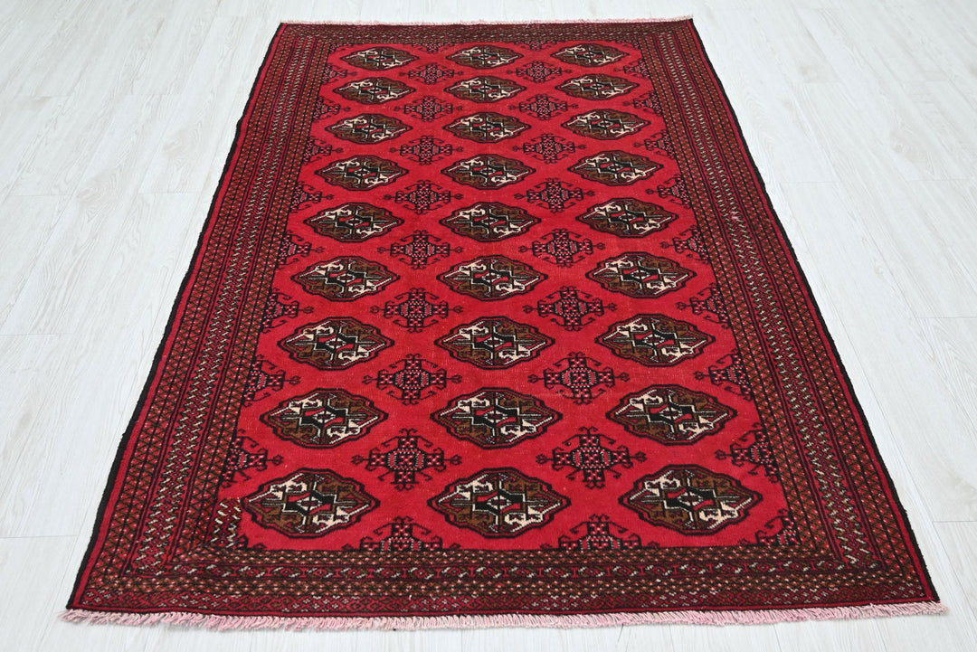 red Accent rug 4' 2" x 6' 2"