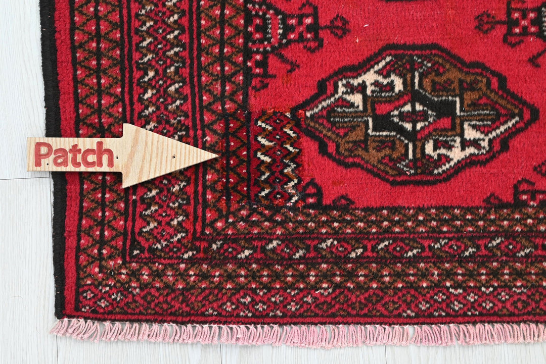 red Accent rug 4' 2" x 6' 2"