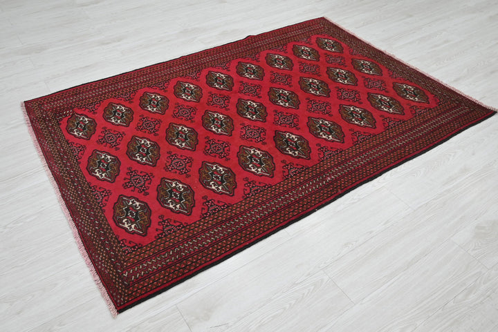 red Accent rug 4' 2" x 6' 2"