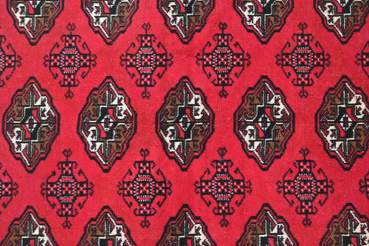 red Accent rug 4' 2" x 6' 2"