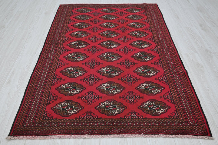 red Accent rug 4' 2" x 6' 2"