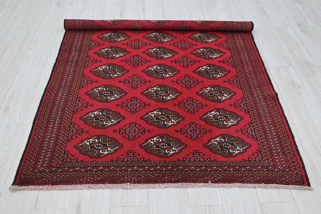 red Accent rug 4' 2" x 6' 2"