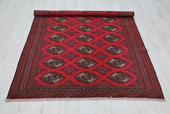 red Accent rug 4' 2" x 6' 2"