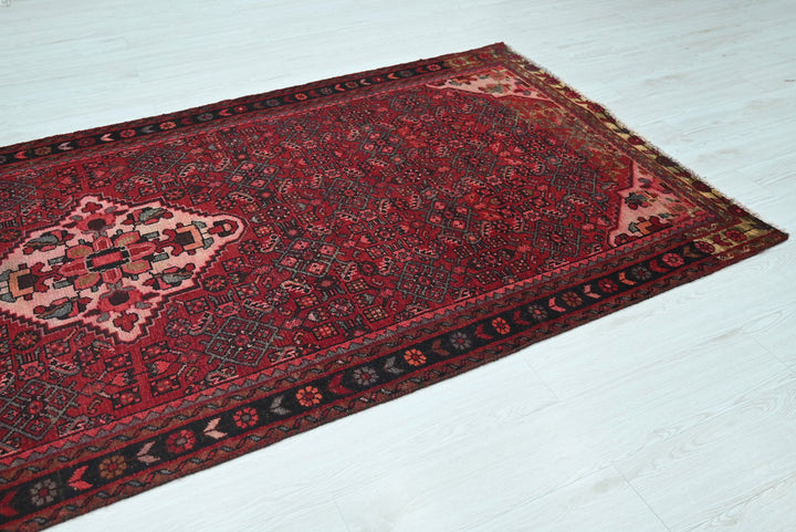 red Medium rug 4' 2" x 8' 8"