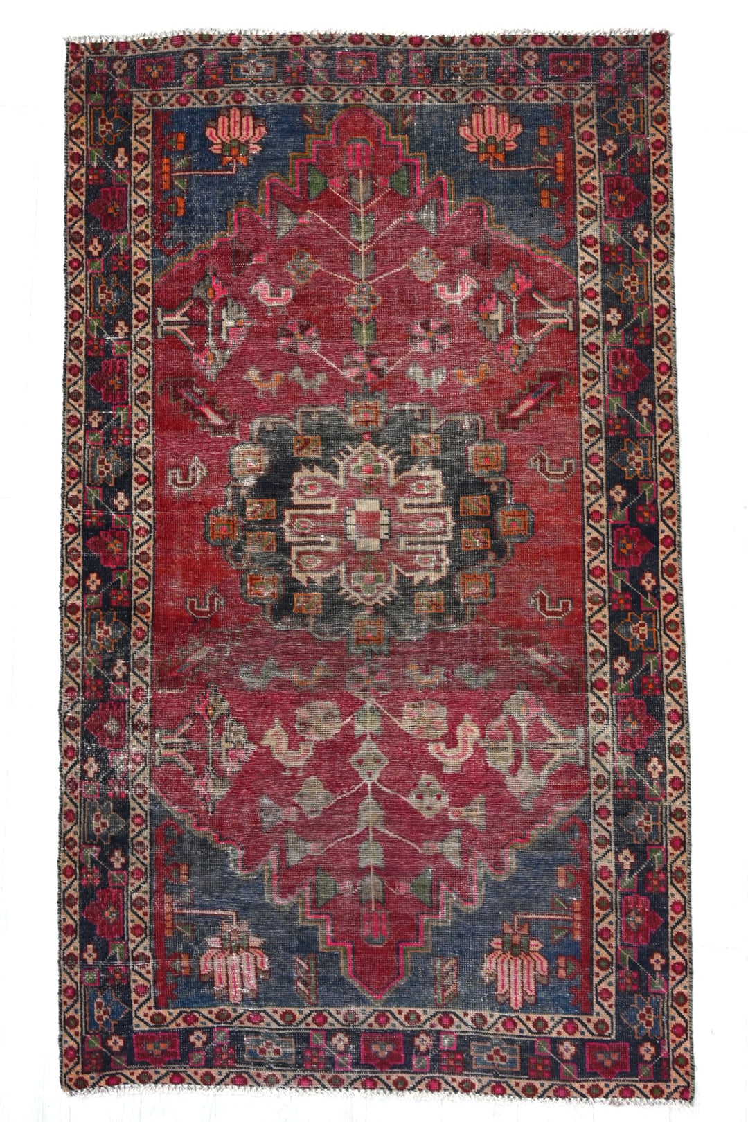 red Medium rug 4' 3" x 7' 9"