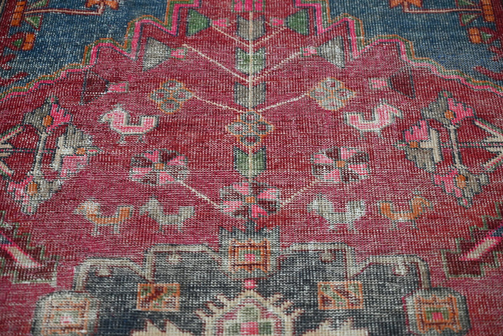 red Medium rug 4' 3" x 7' 9"