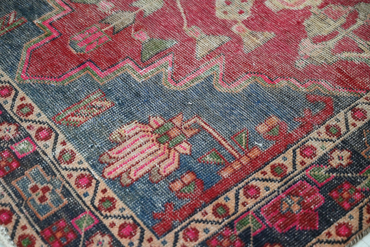 red Medium rug 4' 3" x 7' 9"