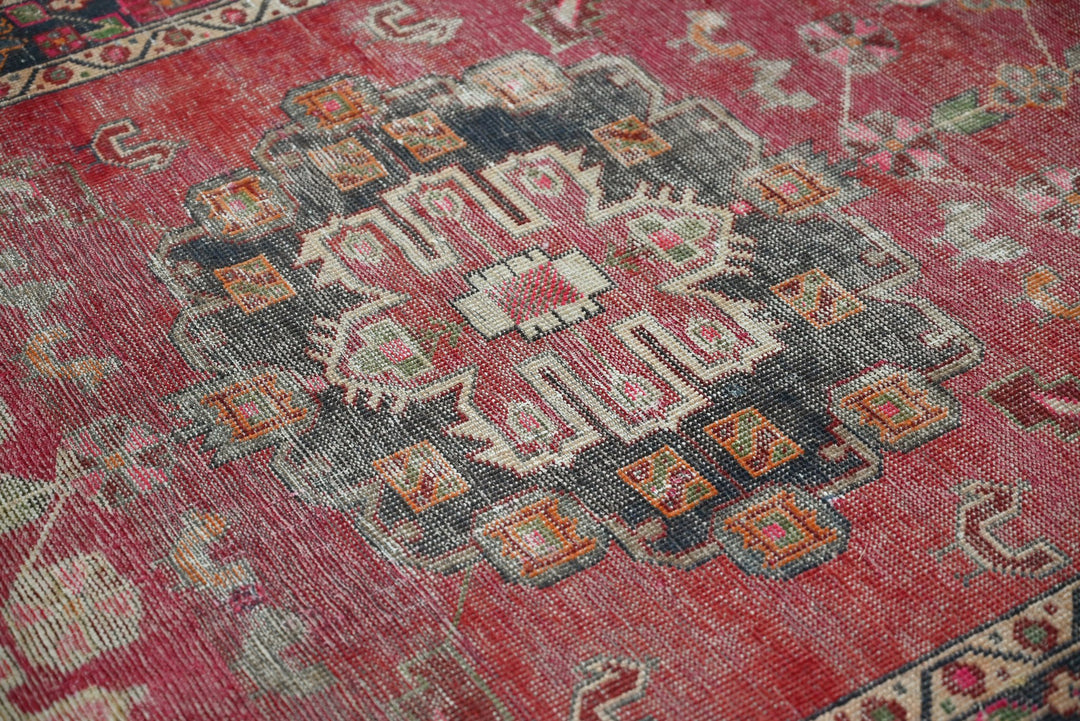 red Medium rug 4' 3" x 7' 9"