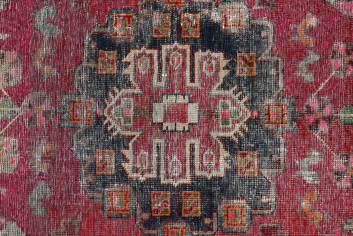 red Medium rug 4' 3" x 7' 9"