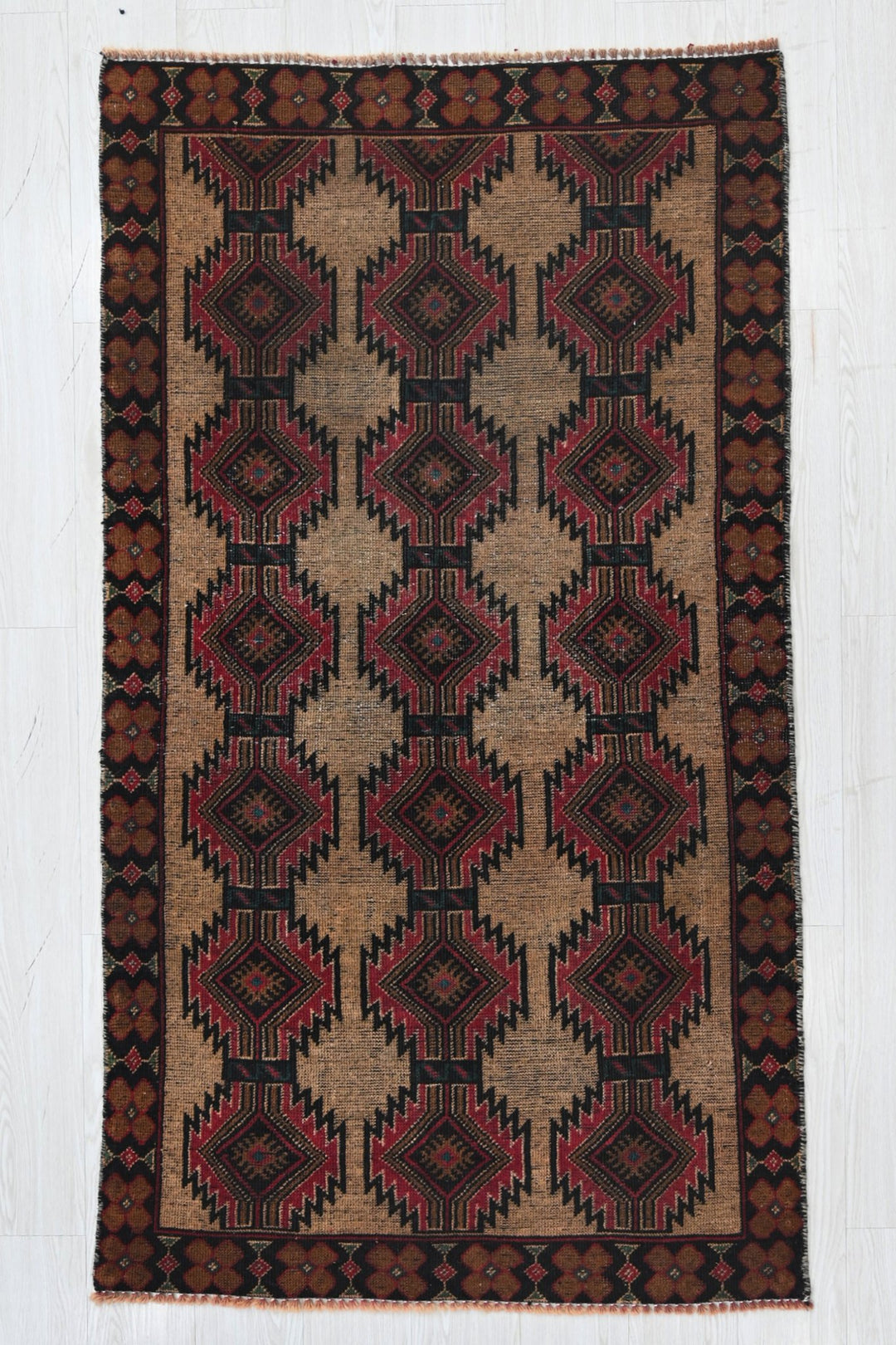 brown Accent rug 3' 1" x 6' 0"
