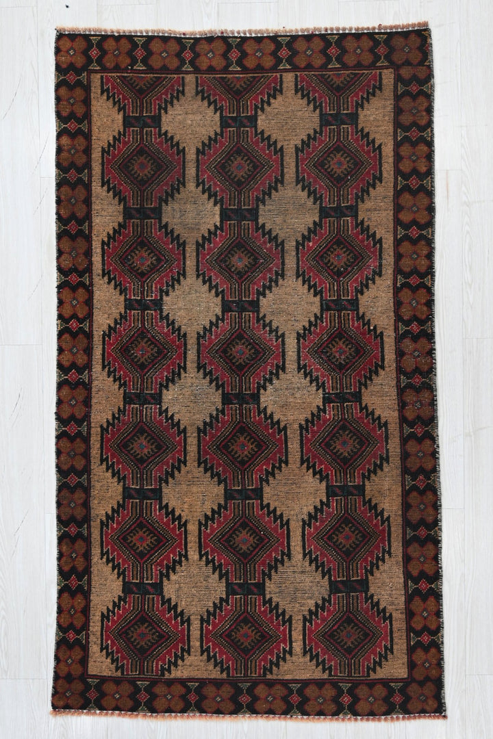 brown Accent rug 3' 1" x 6' 0"