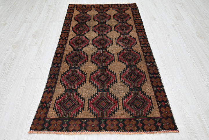 brown Accent rug 3' 1" x 6' 0"
