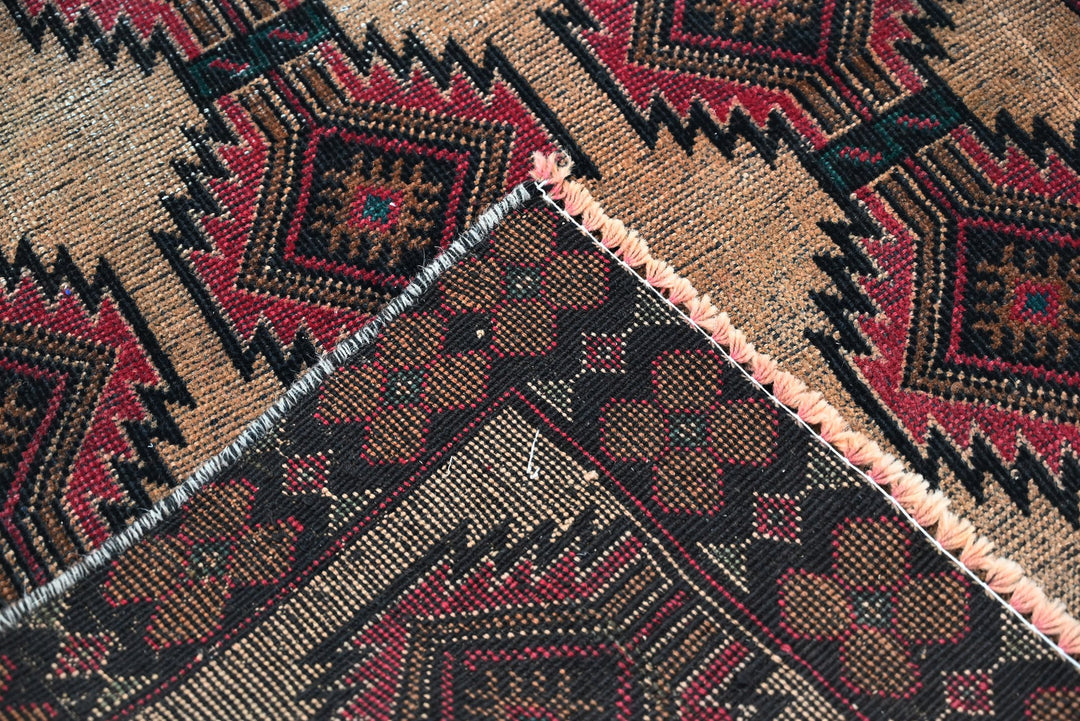 brown Accent rug 3' 1" x 6' 0"
