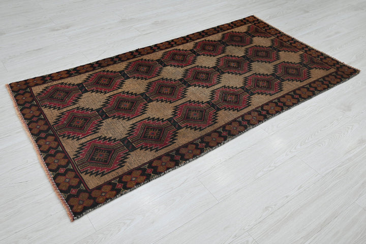 brown Accent rug 3' 1" x 6' 0"