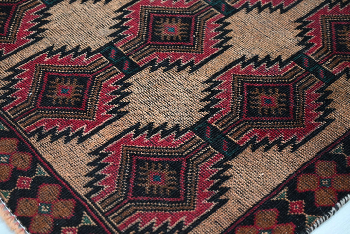 brown Accent rug 3' 1" x 6' 0"