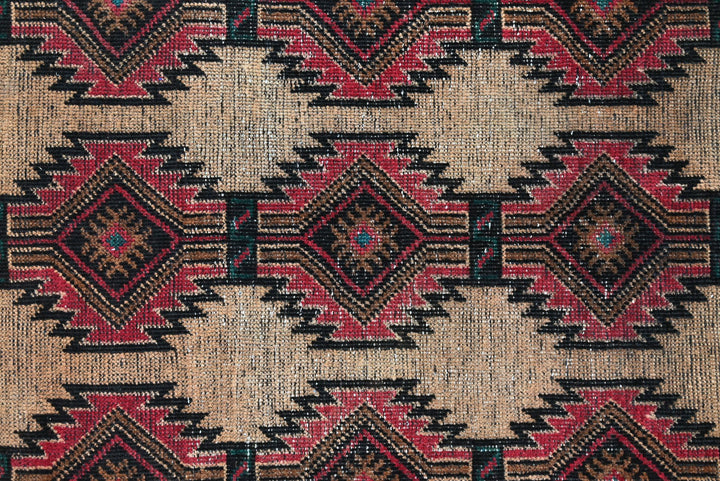 brown Accent rug 3' 1" x 6' 0"