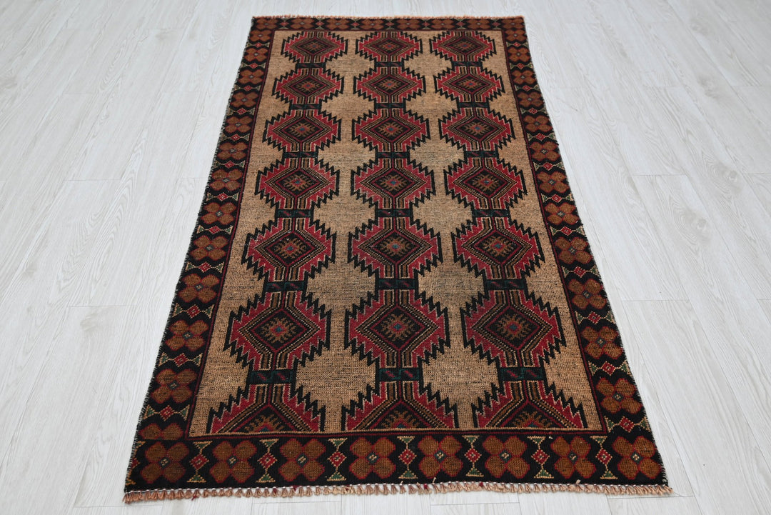 brown Accent rug 3' 1" x 6' 0"