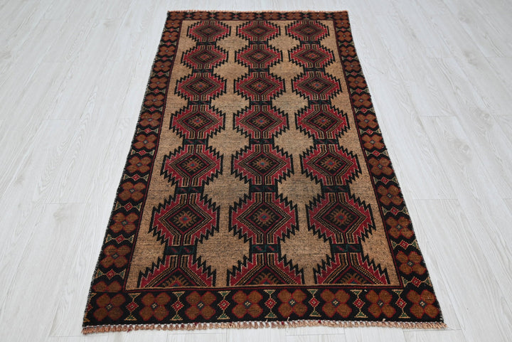 brown Accent rug 3' 1" x 6' 0"