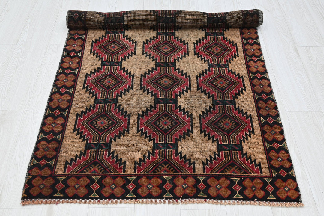 brown Accent rug 3' 1" x 6' 0"