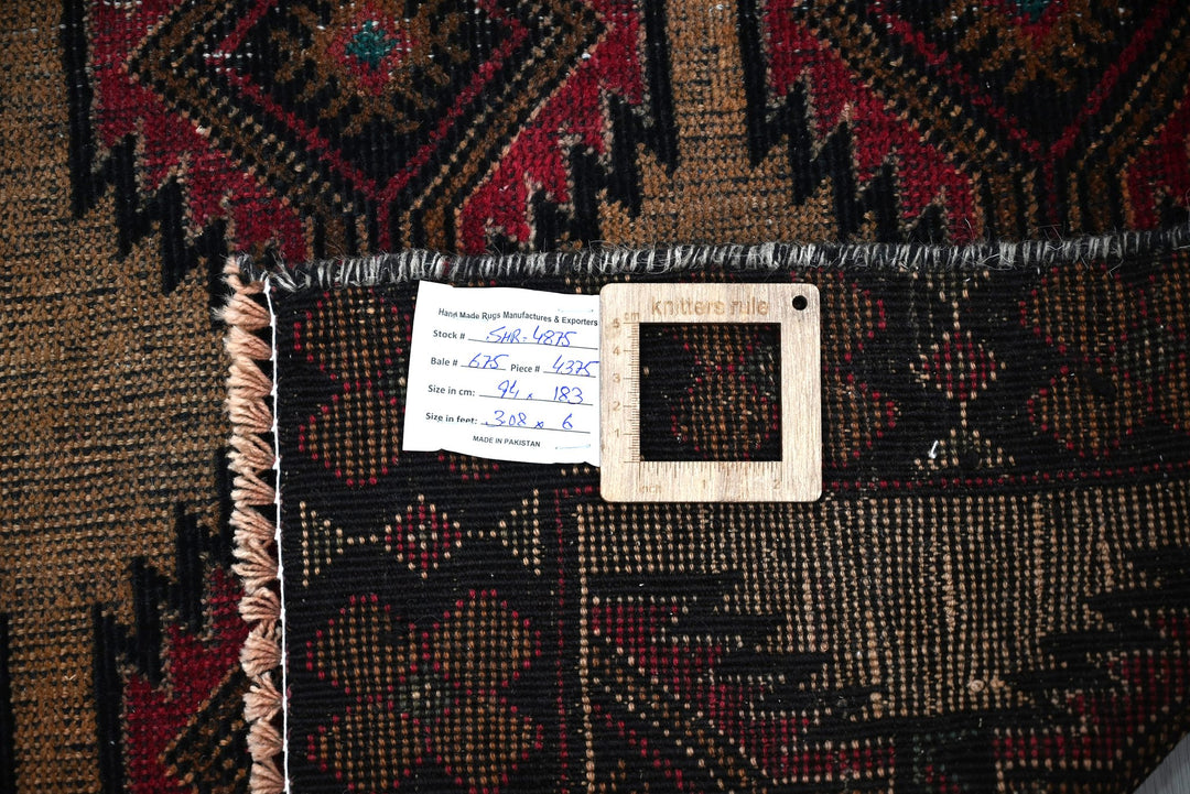 brown Accent rug 3' 1" x 6' 0"
