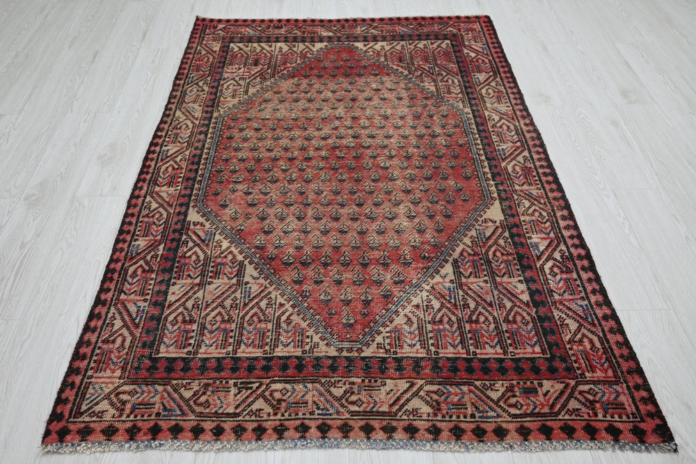 red Accent rug 4' 0" x 6' 5"