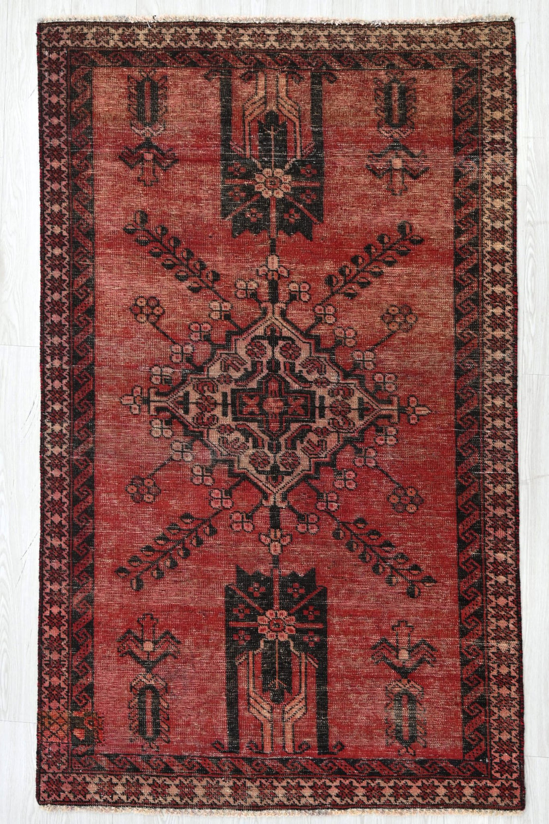 red Accent rug 3' 7" x 6' 3"