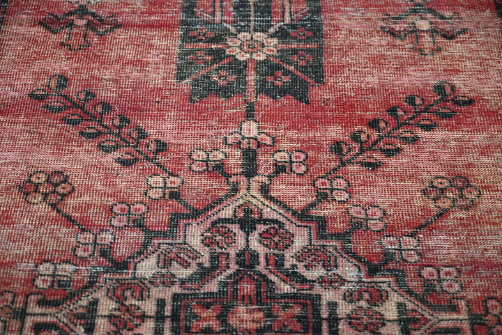 red Accent rug 3' 7" x 6' 3"
