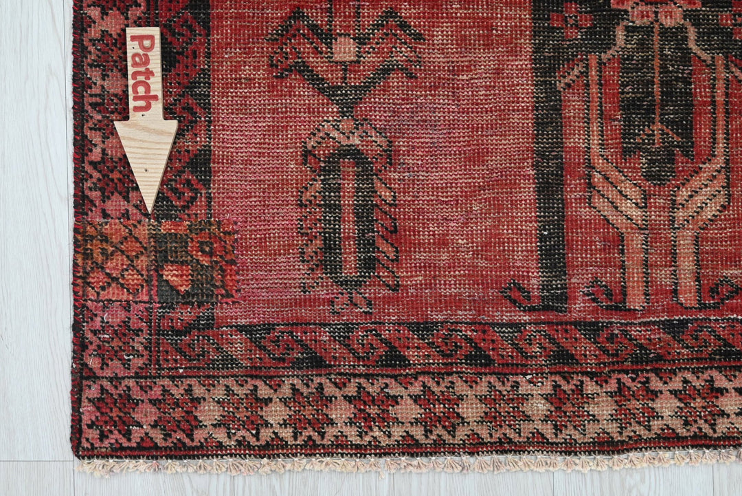red Accent rug 3' 7" x 6' 3"
