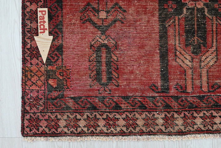 red Accent rug 3' 7" x 6' 3"