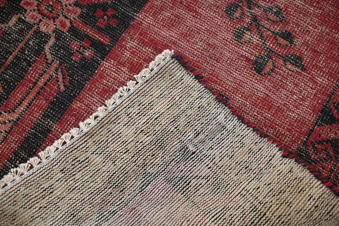 red Accent rug 3' 7" x 6' 3"